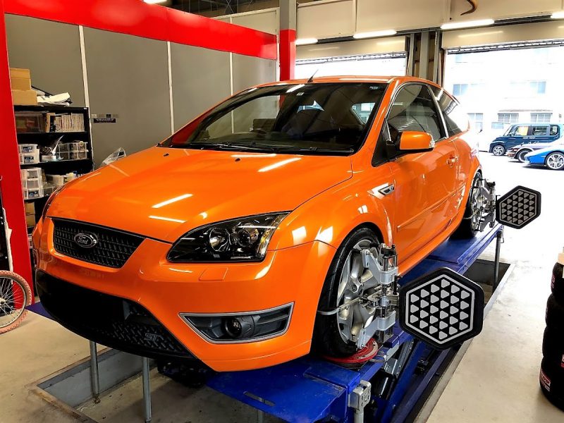 4輪アライメント調整が安い 輸入車フォードフォーカスstのアライメント調整の事なら岐阜のピットワンへお任せください 自動車修理工場 岐阜 一宮 名古屋市近郊で鈑金塗装 事故修理ならピットワン